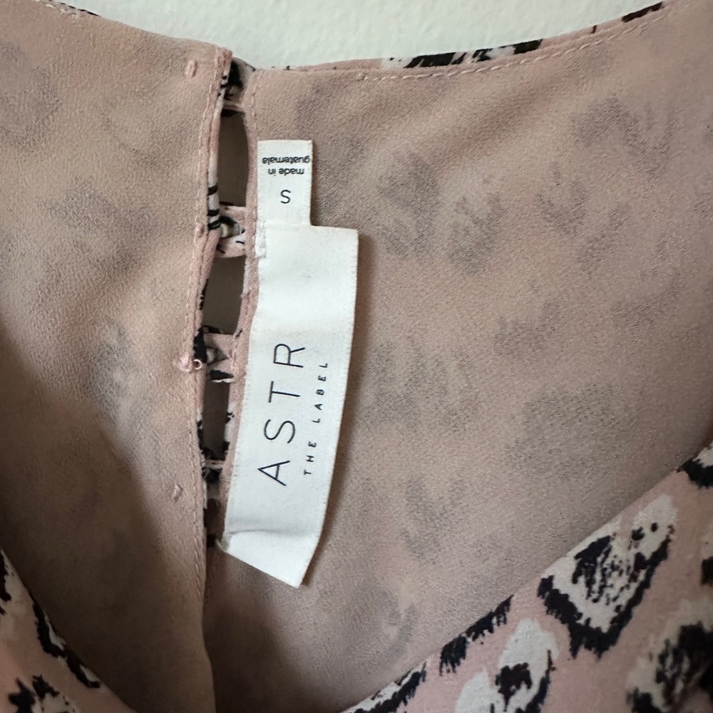 ASTR the Label Cowl Drape Adjustable Camisole with buttons BLUSH LEOPARD - Picture 6 of 9